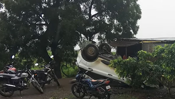 ടാറ്റക്ക് സതുതി; തലകീഴായി മറിഞ്ഞ Nexon-ല്‍ നിന്ന് അത്ഭുതകരമായി രക്ഷപെട്ട് കുടുംബം