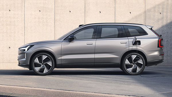 നിര്‍മ്മിച്ചതില്‍ ഏറ്റവും സുരക്ഷിതമായ കാര്‍; EX90 ഇലക്ട്രിക് എസ്‌യുവിയെ അവതരിപ്പിച്ച് Volvo