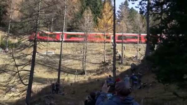 2 കി.മീ നീളം, 100 കോച്ചുകൾ; ഏറ്റവും നീളം കൂടിയ പാസഞ്ചർ ട്രെയിൻ ഓടിച്ച് സ്വിറ്റ്സർലൻഡ്