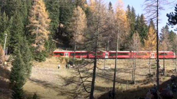 2 കി.മീ നീളം, 100 കോച്ചുകൾ; ഏറ്റവും നീളം കൂടിയ പാസഞ്ചർ ട്രെയിൻ ഓടിച്ച് സ്വിറ്റ്സർലൻഡ്