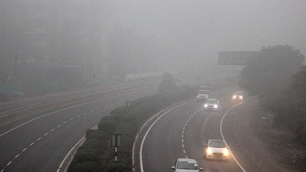 വിരുന്നെത്തി അപകടങ്ങള്‍; മൂടല്‍മഞ്ഞില്‍ വാഹനമോടിക്കുമ്പോള്‍ ചെയ്യേണ്ടതും ചെയ്യരുതാത്തതുമായ കാര്യങ്ങള്‍