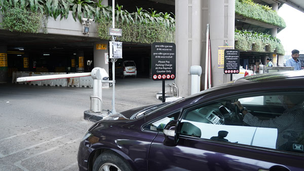 ഹൈവേയിൽ മാത്രമല്ലടാ എയർപോർട്ടിലുമുണ്ടേ ഫാസ്ടാഗ്