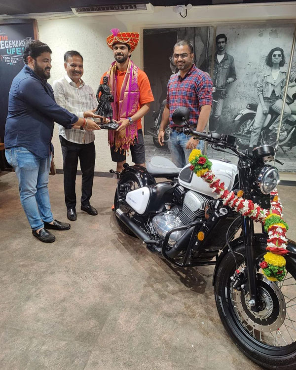 പുതിയ Jawa 42 Bobber മോട്ടോർസൈക്കിൾ സ്വന്തമാക്കി ഇന്ത്യൻ ക്രിക്കറ്റ് താരം റുതുരാജ് ഗെയ്‌ക്‌വാദ്