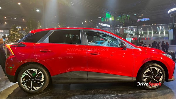 2023 ഓട്ടോ എക്സ്പോ: MG4 ഇലക്ട്രിക് പ്രീമിയം ഹാച്ച്ബാക്കിനെയും പരിചയപ്പെടുത്തി കമ്പനി