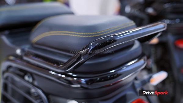 കൊല്ലങ്ങളല്ല...അണ്‍ലിമിറ്റഡ് ബാറ്ററി ലൈഫ് വാഗ്‌ദാനവുമായി M7 ഇ-സ്‌കൂട്ടര്‍ അവതരിപ്പിച്ച് മോട്ടോവോള്‍ട്ട്