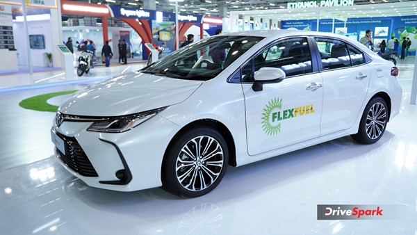 കൊറോള ആൾട്ടിസ് ഫ്ലെക്‌സ് ഫ്യുവൽ കാറും എക്സ്പോയിൽ