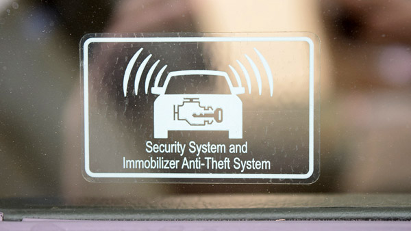 കള്ളത്താക്കോലിട്ടാലും പണിയൊന്നും നടക്കില്ല! എന്താണ് എഞ്ചിൻ ഇമോബിലൈസർ എന്നറിയാം