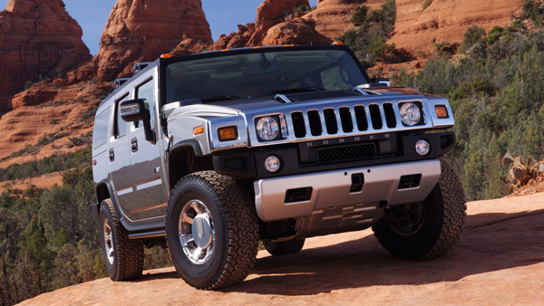 ഹിറ്റ്ചാർട്ടുകളിലേക്ക് സിനിമ, കിങ് ഖാൻ്റെ പത്താനിൽ ആറാടിയ കിടുക്കൻ കാറുകളിതാ... 