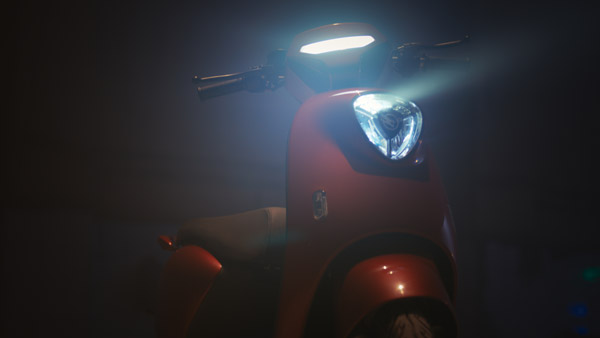 ചരിത്രം, വിപ്ലവം! തനിയെ ബാലന്സ് ചെയ്യുന്ന ഇലക്ട്രിക് സ്കൂട്ടർ റെഡി; ഓട്ടോ എക്സ്പോയിൽ സംഭവം കാണാം ചരിത്രം, വിപ്ലവം! തനിയെ ബാലന്സ് ചെയ്യുന്ന ഇലക്ട്രിക് സ്കൂട്ടർ റെഡി; ഓട്ടോ എക്സ്പോയിൽ സംഭവം കാണാം