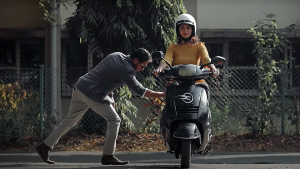 ചരിത്രം, വിപ്ലവം! തനിയെ ബാലന്സ് ചെയ്യുന്ന ഇലക്ട്രിക് സ്കൂട്ടർ റെഡി; ഓട്ടോ എക്സ്പോയിൽ സംഭവം കാണാം ചരിത്രം, വിപ്ലവം! തനിയെ ബാലന്സ് ചെയ്യുന്ന ഇലക്ട്രിക് സ്കൂട്ടർ റെഡി; ഓട്ടോ എക്സ്പോയിൽ സംഭവം കാണാം