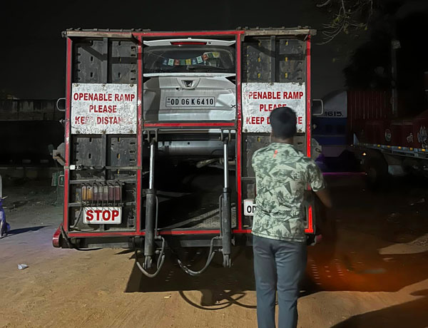 എസ്‌യുവിയിൽ പെട്രോളിന് പകരം ഡീസല്‍ നിറച്ചതോടെ കുടുംബം നടുറോഡില്‍; മഹീന്ദ്ര ചെയ്തത് എന്താണെന്നറിയാമോ...