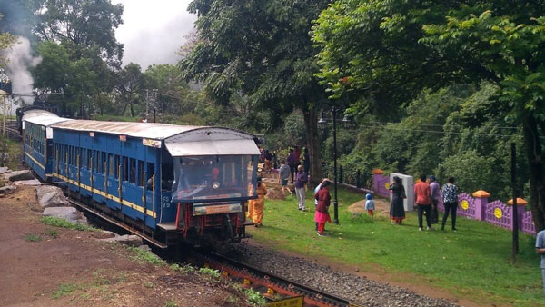 ട്രെയിനുകളിലെ 'ആമ'; ഇന്ത്യയിലെ ഏറ്റവും വേഗത കുറഞ്ഞ തീവണ്ടി ഏതെന്നറിയാമോ?