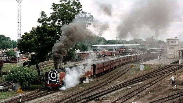 ട്രെയിനുകളിലെ 'ആമ'; ഇന്ത്യയിലെ ഏറ്റവും വേഗത കുറഞ്ഞ തീവണ്ടി ഏതെന്നറിയാമോ?