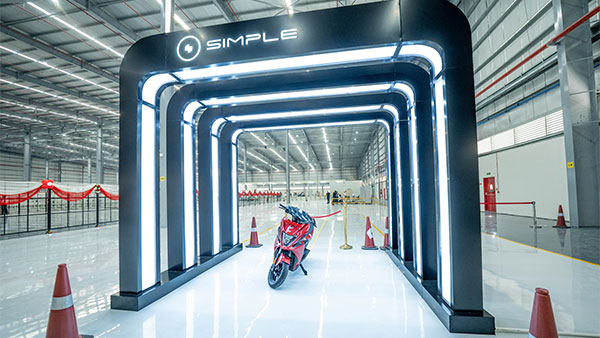 സിമ്പിള്‍ വണ്‍ ഇനി സ്പീഡിലെത്തും; ഓലയെ തറപറ്റിക്കാന്‍ തമിഴ്‌നാട്ടില്‍ വമ്പന്‍ പ്ലാന്റ് തുറന്നു 