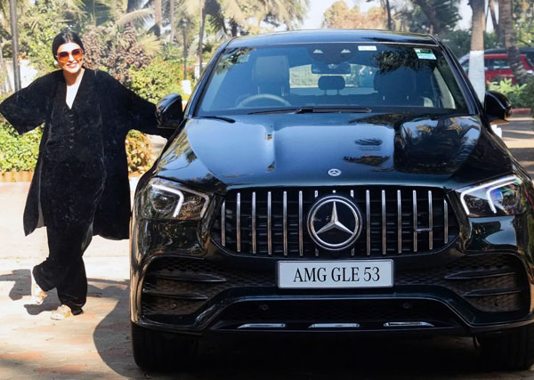 വിശ്വസുന്ദരിക്ക് കൂട്ടായി ഒന്നരകോടിയുടെ മെർസിഡീസ് എസ്‌യുവി ഗരാജിലേക്ക്