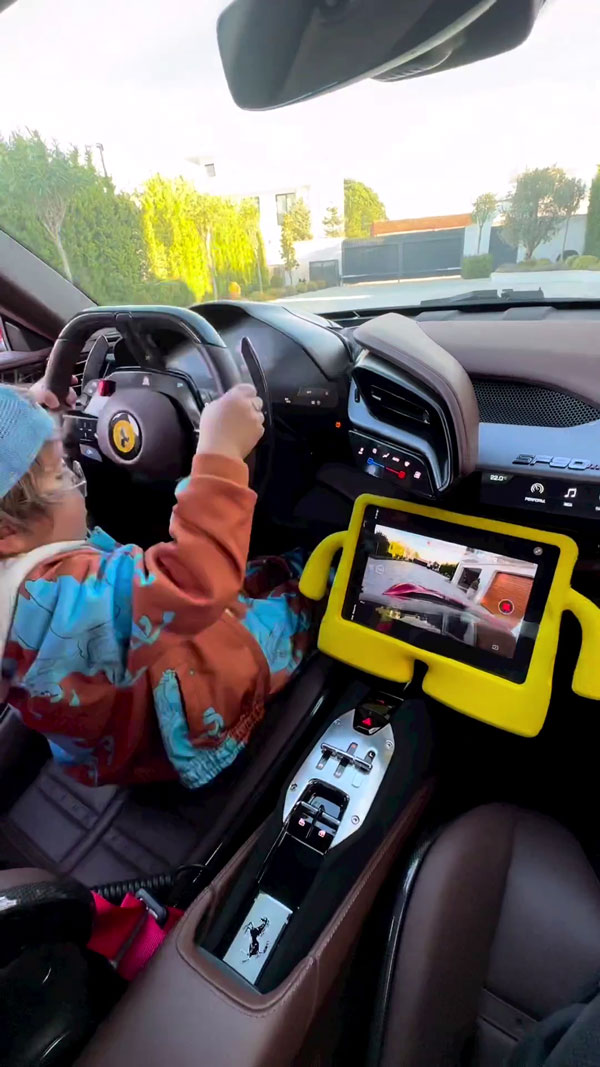 ഇപ്പോഴത്തെ പിളേളര് കൊളളാം; എന്താ ഒരു ഡ്രൈവിങ്ങ്; വീഡിയോ വൈറൽ