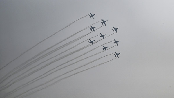 എയർ ഷോയ്ക്കായി ബാംഗ്ലൂർ ഒരുങ്ങി; ടിക്കറ്റ് ബുക്ക് ചെയ്യേണ്ടത് ഇങ്ങനെ