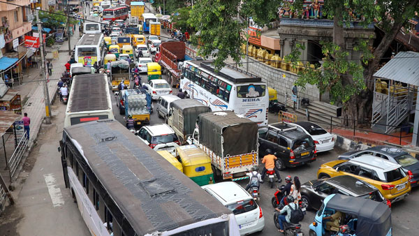 10 കി.മീ സഞ്ചരിക്കാന്‍ അരമണിക്കൂര്‍; ലോകത്ത് വേഗതകുറഞ്ഞ നഗരങ്ങളില്‍ രണ്ടാം സ്ഥാനം ബെംഗളൂരുവിന്