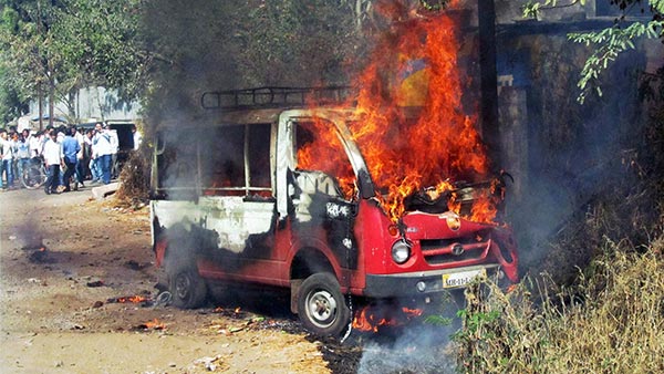 ഭയം വേണ്ട ജാഗ്രത മതി; ഓടുന്ന വണ്ടിക്ക് തീപിടിച്ചാല്‍ എന്തുചെയ്യണം? ഒപ്പം കാരണങ്ങളും 