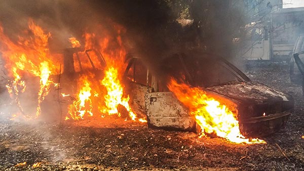 ഭയം വേണ്ട ജാഗ്രത മതി; ഓടുന്ന വണ്ടിക്ക് തീപിടിച്ചാല്‍ എന്തുചെയ്യണം? ഒപ്പം കാരണങ്ങളും 