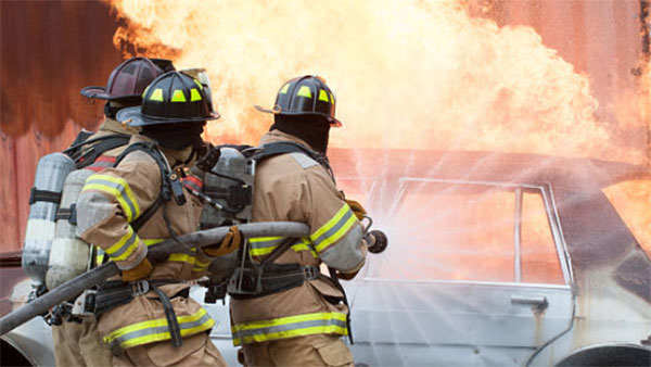 ഭയം വേണ്ട ജാഗ്രത മതി; ഓടുന്ന വണ്ടിക്ക് തീപിടിച്ചാല്‍ എന്തുചെയ്യണം? ഒപ്പം കാരണങ്ങളും 