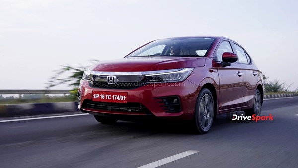 മൈലേജിലും കരുത്തിലും കേമന്മാർ! ഇന്ത്യൻ വിപണിയിലെ സ്ട്രോംഗ് ഹൈബ്രിഡ് മല്ലന്മാരെ പരിചയപ്പെടാം