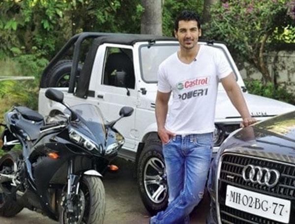 മസിൽമാൻ്റെ 'മസിൽ' ബൈക്കുകൾ; RD350 മുതൽ യമഹ V-മാക്സ് വരെ! മസിൽമാൻ്റെ 'മസിൽ' ബൈക്കുകൾ; RD350 മുതൽ യമഹ V-മാക്സ് വരെ!