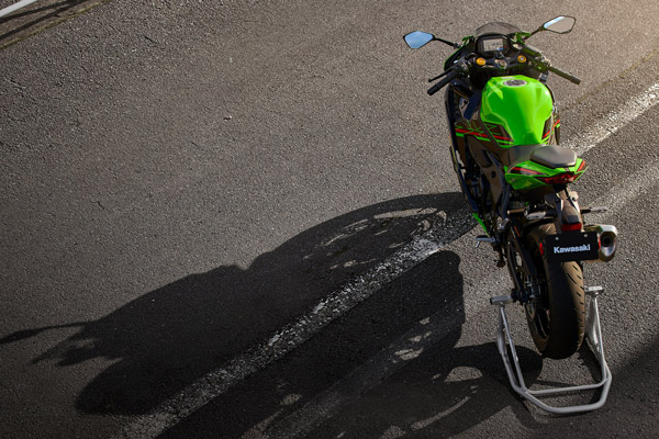 പുതിയ ZX-4R സൂപ്പർസ്‌പോർട്‌സ് മോട്ടോർസൈക്കിൾ പുറത്തിറക്കി കവസാക്കി