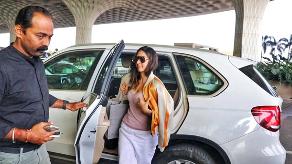 ബോളിവുഡിലെ നവതാരദമ്പതികളുടെ കാർ കളക്ഷൻ കാണാം