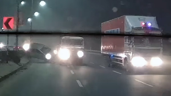 ഹൈവേയിൽ അശ്രദ്ധ കാണിച്ചാൽ ഫലം ഇതായിരിക്കും; വീഡിയോ വൈറൽ