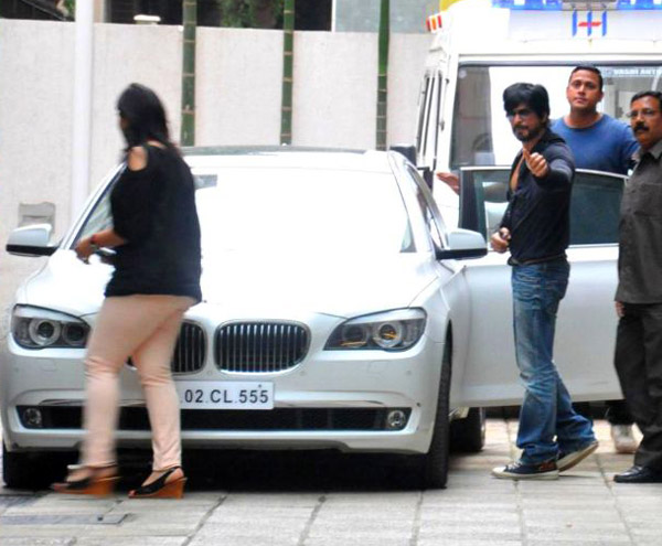 വേദനിക്കുന്ന കോടീശ്വരന്‍; തനിക്ക് ലക്ഷ്വറി കാറുകളില്ലെന്ന് കിംഗ് ഖാന്‍