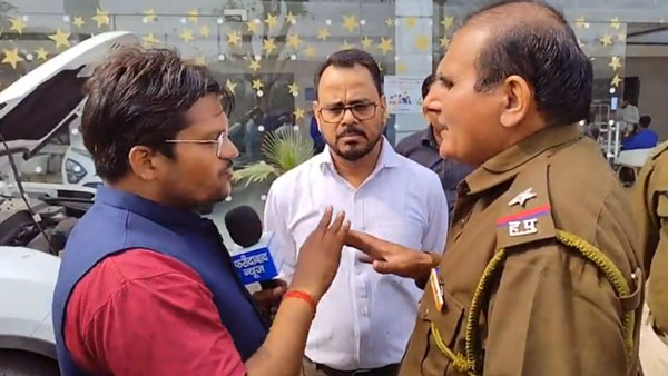 4 മാസം കൊണ്ട് പുതിയ കാര്‍ തുരുമ്പെടുത്തു; പരാതിപ്പെട്ടപ്പോള്‍ പൊലീസിനെ വിളിച്ച് ടാറ്റ ഡീലര്‍