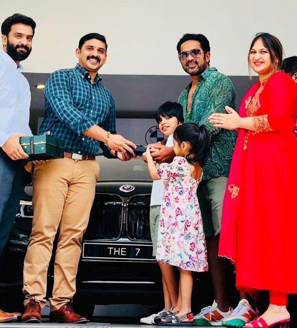 ഗാരേജിലേയ്ക്ക് പുത്തൻ അതിഥി; ബിഎംഡബ്ല്യു 7 സീരിസ് സ്വന്തമാക്കി ആസിഫ് അലി