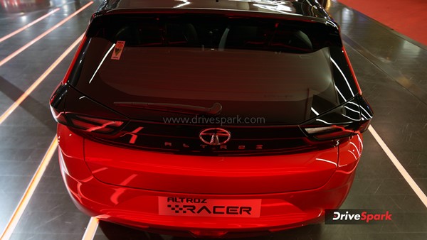 പോളോ ഇല്ലെന്ന നിരാശ മായ്ക്കാം; പറ്റിയ പകരക്കാരന്‍ ഇവിടെയുണ്ട്