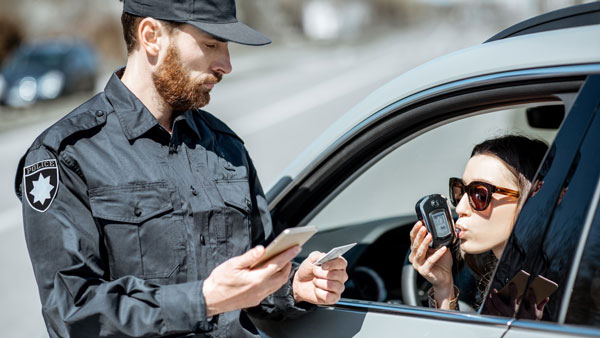 ലാത്വിയയില്‍ വെള്ളമടിച്ച് വണ്ടിയോടിച്ചാല്‍ കാര്‍ ഉക്രെയിനിലേക്ക് കയറ്റി അയക്കും; കാരണം ഇതാണ്
