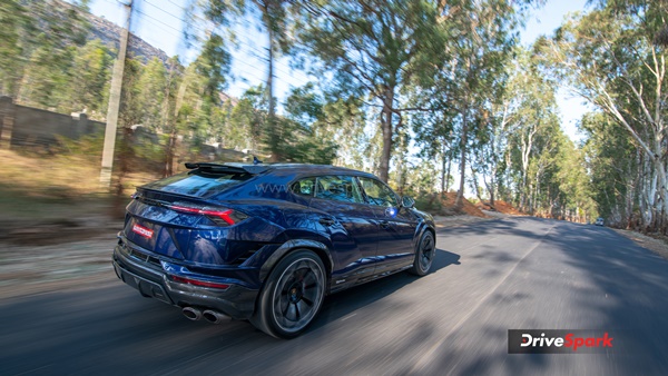 കരുത്തനും കലിപ്പനുമായി ലംബോർഗിനി ഉറൂസ് പെർഫോമാന്റെ