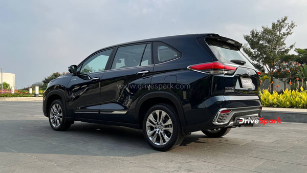 എംപിവി മുതലാളിക്ക് വില കൂട്ടി ടൊയോട്ട; കൂടെ പുത്തൻ വേരിയന്റും വിപണിയിൽ