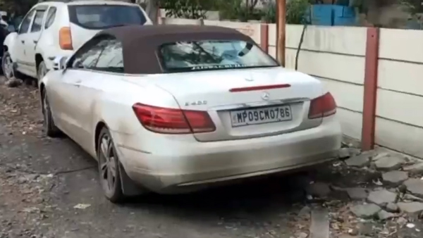 വണ്ടി പോയാൽ എന്നാ; സ്റ്റണ്ടിങ്ങ് വീഡിയോ കിട്ടിയാ മതിയെന്നാണല്ലോ