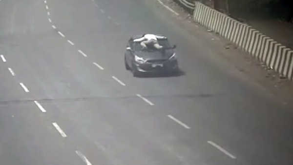 Drunk And Drive മദ്യത്തിൻ്റെ ലഹരിയിൽ ഡ്രൈവർ കാറോടിച്ച് കയറ്റിയത് പൊലീസിന് നേരെ; വൈറൽ വീഡിയോ കാണാം