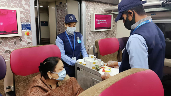 Indian Railways Provide Free Meals