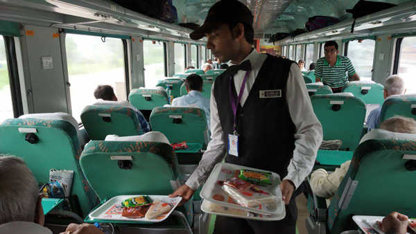 Indian Railways Provide Free Meals