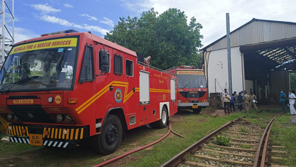 Kerala Fire And Rescue Team -ന് നഷ്ടപ്പെടുന്നത് 70 ഫയർ എഞ്ചിനുകൾ Kerala Fire And Rescue Team -ന് നഷ്ടപ്പെടുന്നത് 70 ഫയർ എഞ്ചിനുകൾ