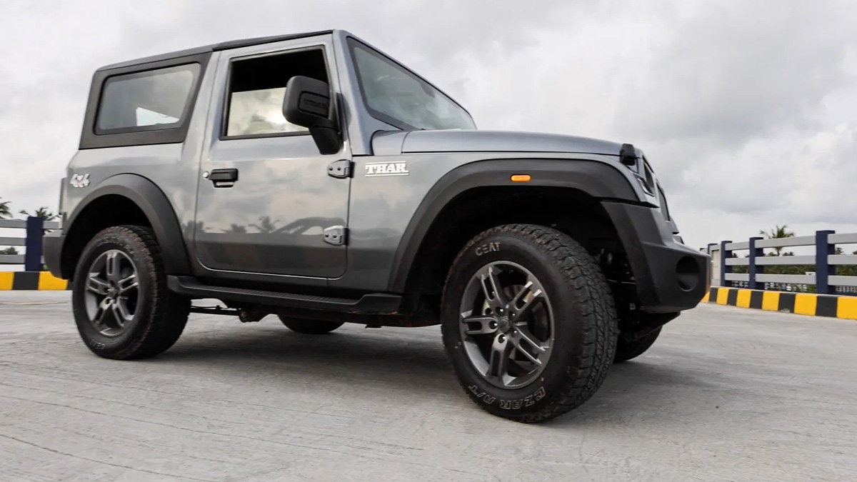 mahindra thar side view