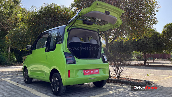 കുഞ്ഞൻ സൈസിൽ വമ്പർ പാക്കേജുമായി എംജി കോമെറ്റ് ഇവി