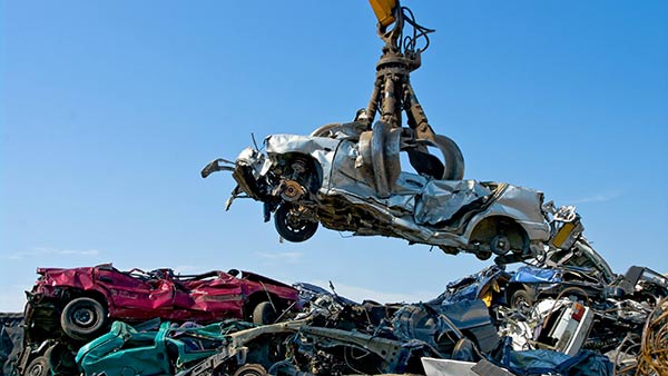 പുറത്തിറങ്ങുന്നത് സൂക്ഷിച്ചുവേണേ; പഴക്കം ചെന്ന കാറുകൾ പിടിച്ചെടുത്ത് പൊളിക്കാൻ ഉത്തരവ്