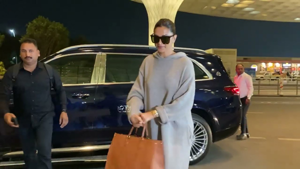 മെർസിഡീസ് മെയ്ബാക്ക് GLS സ്വന്തമാക്കിയ ബോളിവുഡ് താരങ്ങൾ മെർസിഡീസ് മെയ്ബാക്ക് GLS സ്വന്തമാക്കിയ ബോളിവുഡ് താരങ്ങൾ