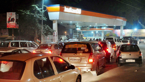 വരു നമ്മൾക്ക് ഗ്രാമങ്ങളിൽ ചെന്ന് പമ്പ് തുടങ്ങാം; നഗരം വിട്ട് പമ്പുടമകൾ