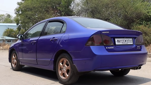 ഇലക്ട്രോണിക് ബ്ലൂ നിറത്തിൽ തിളങ്ങി ഹോണ്ട സിവിക്; വീഡിയോ വൈറൽ