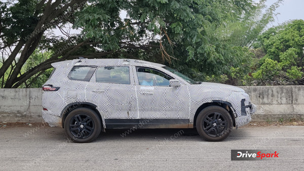 new tata safari spotted testing in bangalore