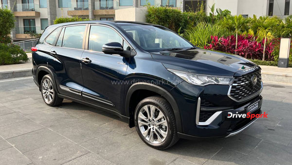 Toyota Innova Hycross 